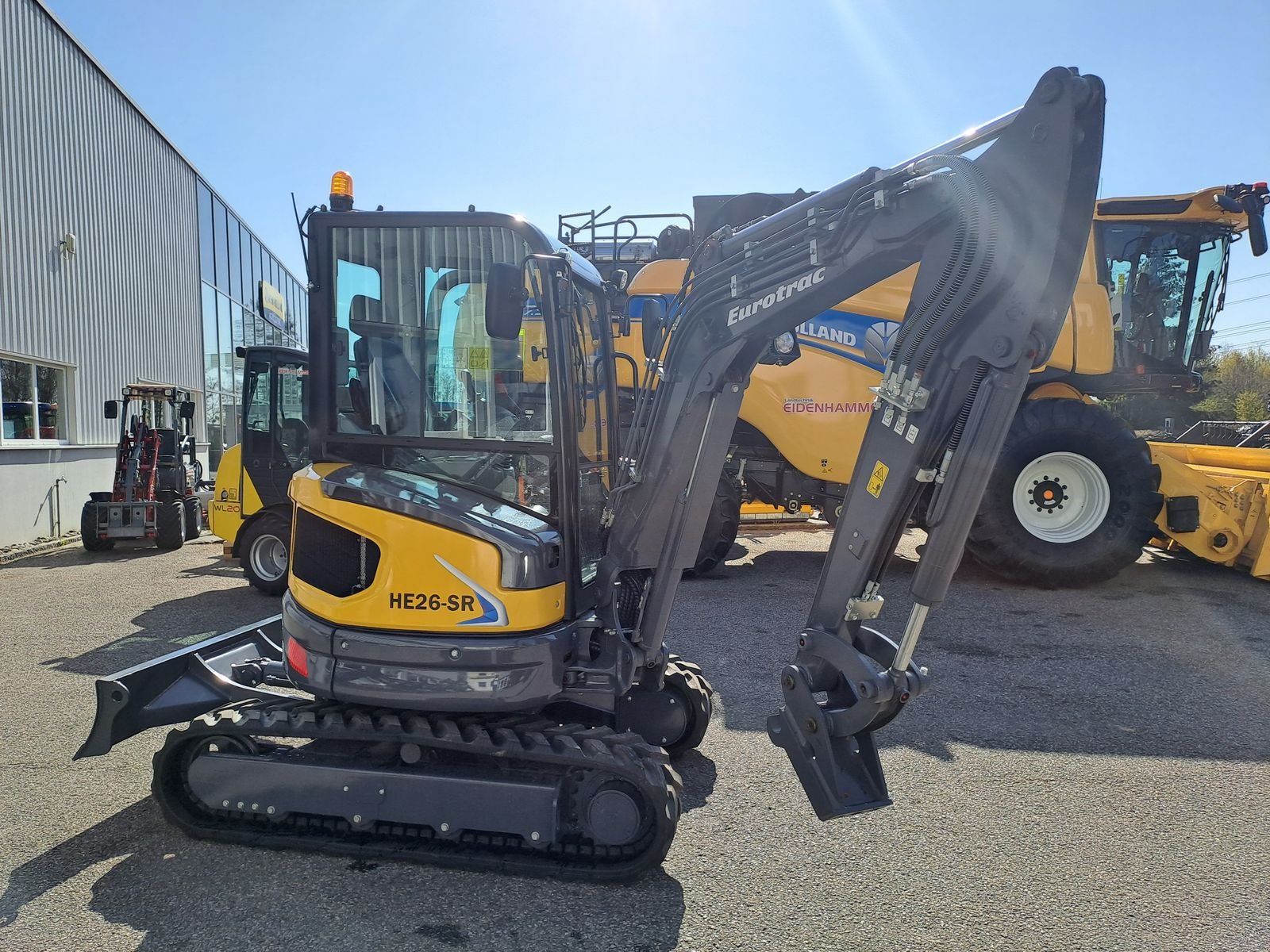 Minibagger des Typs Eurotrac HE26SR, Neumaschine in Burgkirchen (Bild 13)