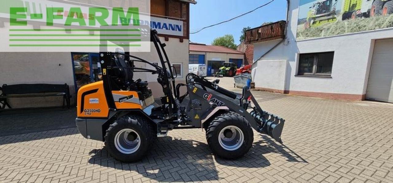 Minibagger typu GiANT g 2500 x-tra hd y, kompaktradlader mit euro-aufnahme, 2,4 t, niedriges hubgerüst, Gebrauchtmaschine v WALDKAPPEL-BISCHHAUSEN (Obrázek 1)
