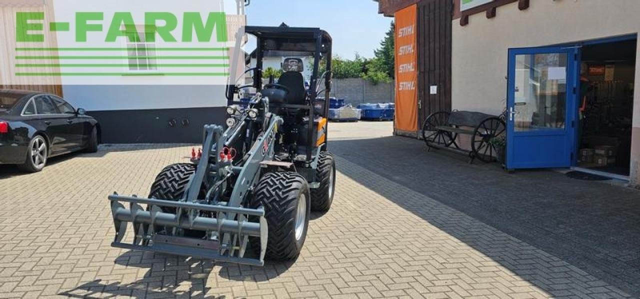 Minibagger typu GiANT g 2500 x-tra hd y, kompaktradlader mit euro-aufnahme, 2,4 t, niedriges hubgerüst, Gebrauchtmaschine v WALDKAPPEL-BISCHHAUSEN (Obrázek 3)