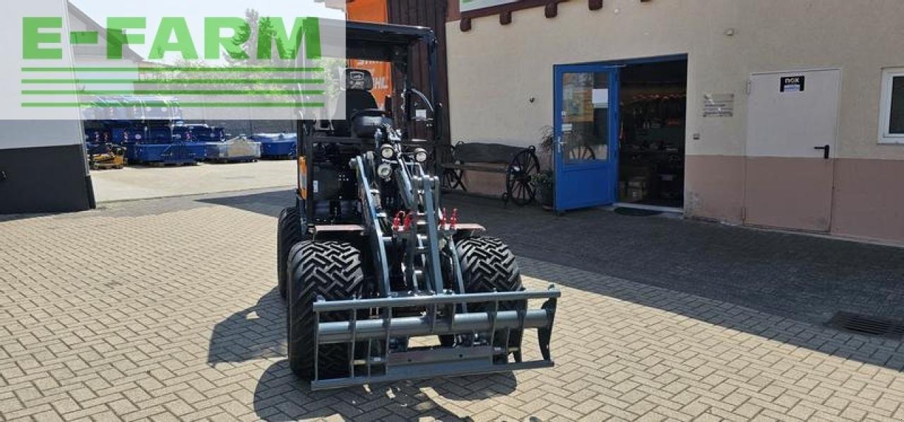 Minibagger typu GiANT g 2500 x-tra hd y, kompaktradlader mit euro-aufnahme, 2,4 t, niedriges hubgerüst, Gebrauchtmaschine v WALDKAPPEL-BISCHHAUSEN (Obrázek 4)