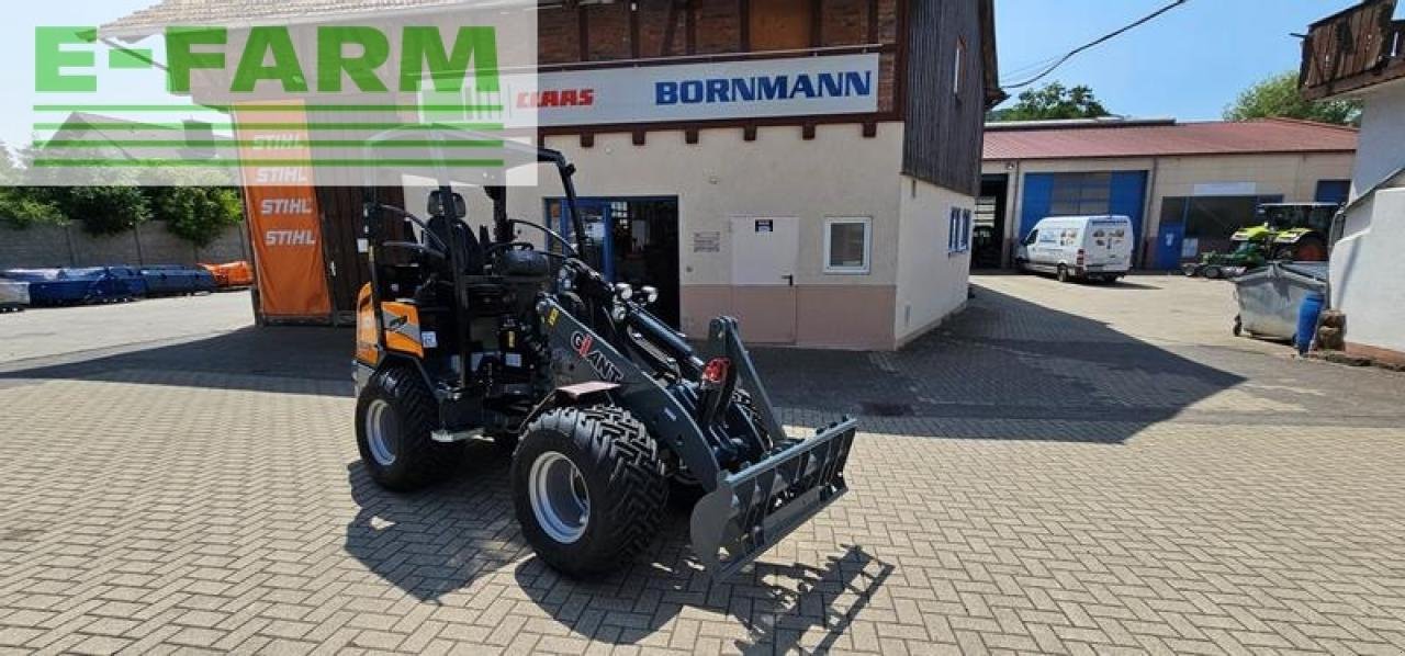 Minibagger typu GiANT g 2500 x-tra hd y, kompaktradlader mit euro-aufnahme, 2,4 t, niedriges hubgerüst, Gebrauchtmaschine v WALDKAPPEL-BISCHHAUSEN (Obrázek 5)