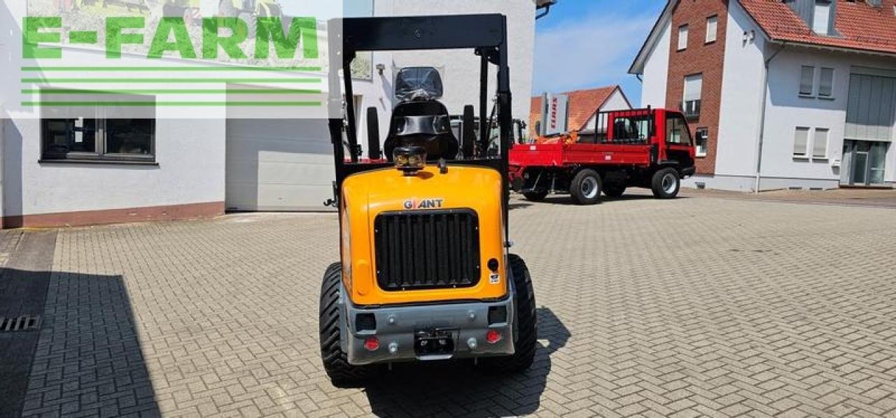 Minibagger typu GiANT g 2500 x-tra hd y, kompaktradlader mit euro-aufnahme, 2,4 t, niedriges hubgerüst, Gebrauchtmaschine v WALDKAPPEL-BISCHHAUSEN (Obrázek 8)
