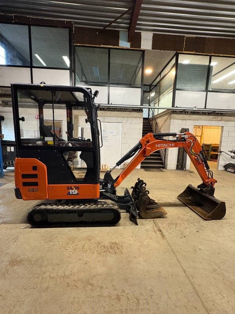 Minibagger типа Hitachi ZX 19-6, Gebrauchtmaschine в Booischot (Фотография 8)