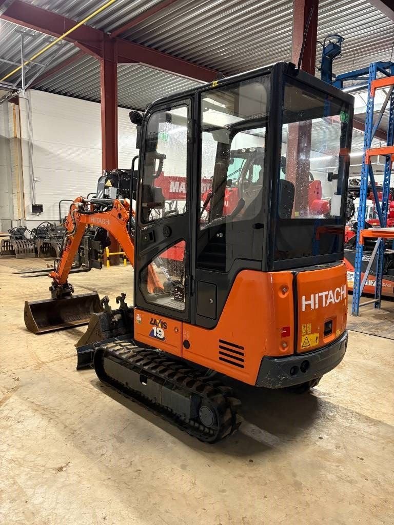 Minibagger типа Hitachi ZX 19-6, Gebrauchtmaschine в Booischot (Фотография 4)