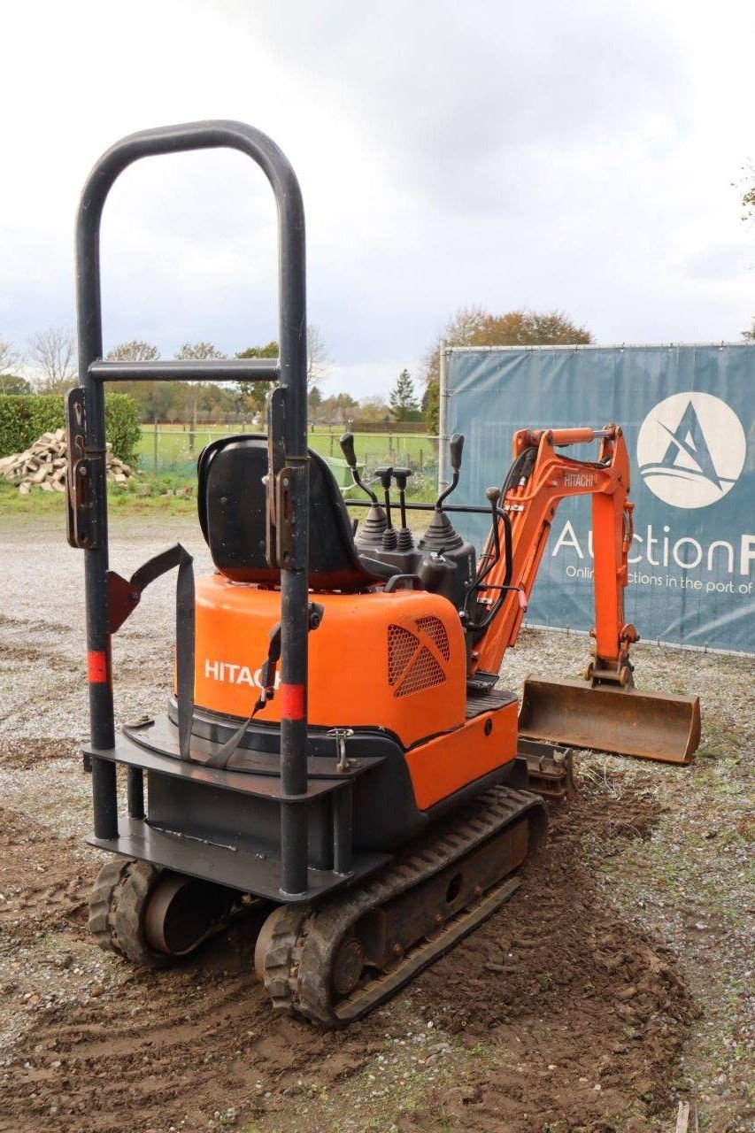 Minibagger du type Hitachi ZX10U-2 YSR, Gebrauchtmaschine en Antwerpen (Photo 7)