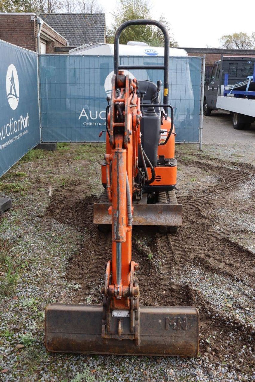 Minibagger du type Hitachi ZX10U-2 YSR, Gebrauchtmaschine en Antwerpen (Photo 9)