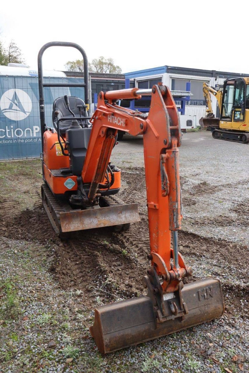 Minibagger du type Hitachi ZX10U-2 YSR, Gebrauchtmaschine en Antwerpen (Photo 8)