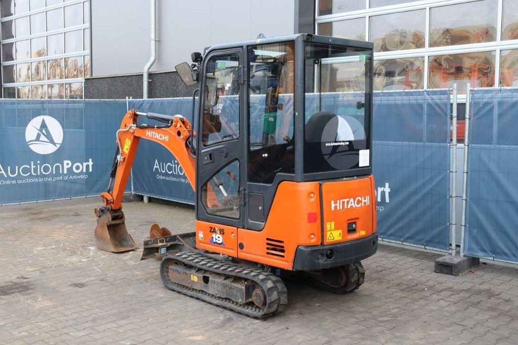 Minibagger от тип Hitachi ZX19-6CR, Gebrauchtmaschine в Antwerpen (Снимка 4)