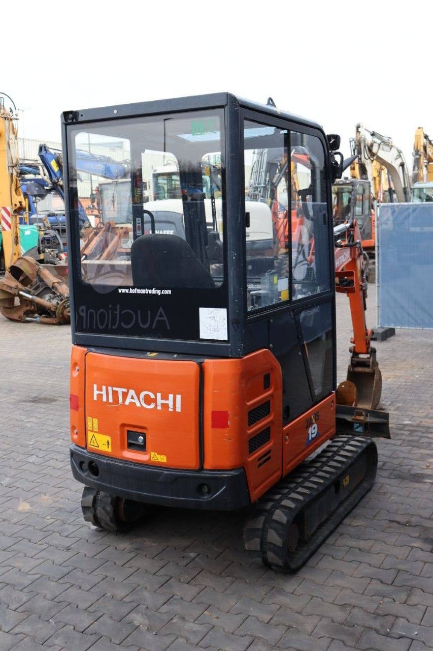 Minibagger от тип Hitachi ZX19-6CR, Gebrauchtmaschine в Antwerpen (Снимка 7)