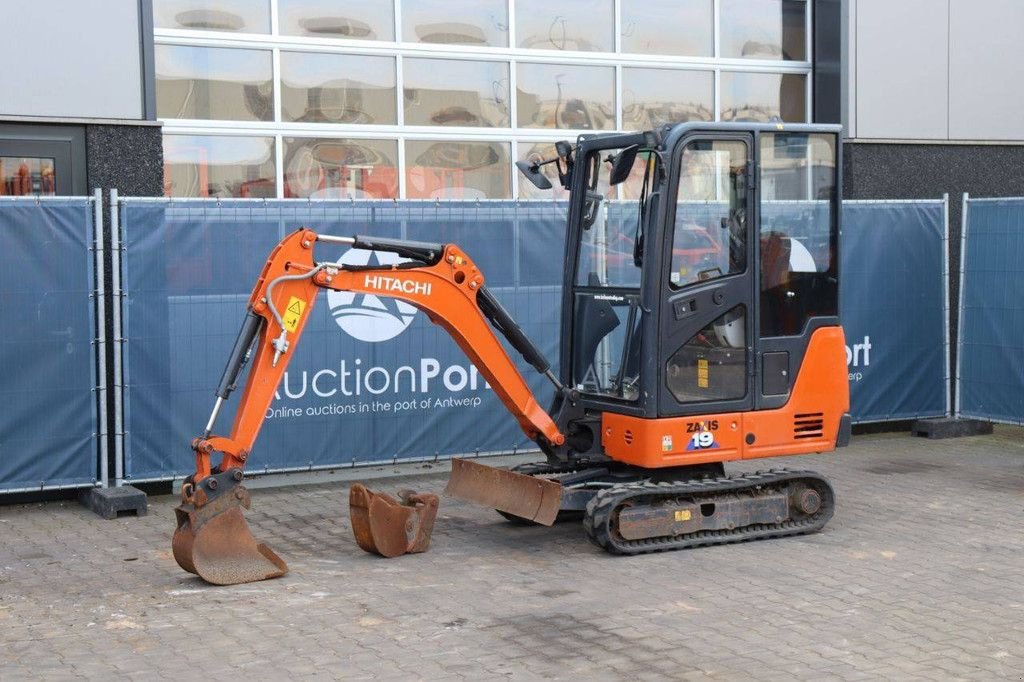Minibagger от тип Hitachi ZX19-6CR, Gebrauchtmaschine в Antwerpen (Снимка 10)