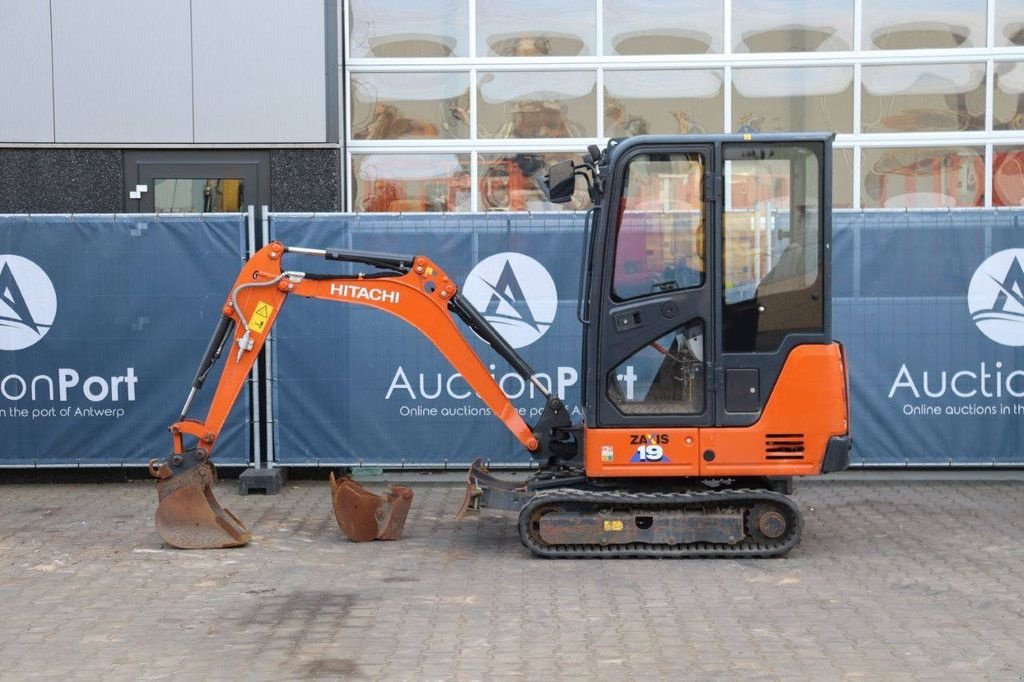Minibagger от тип Hitachi ZX19-6CR, Gebrauchtmaschine в Antwerpen (Снимка 2)