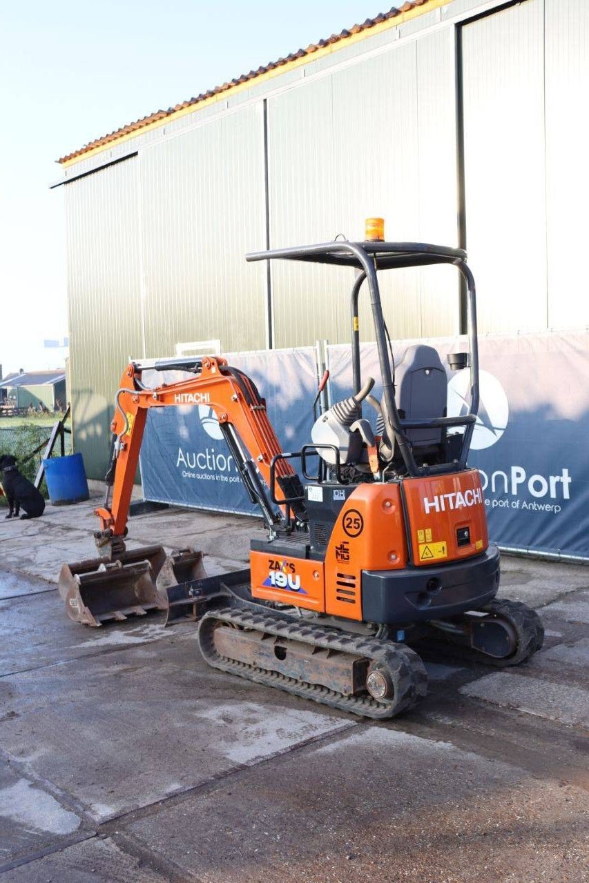 Minibagger des Typs Hitachi ZX19U-6, Gebrauchtmaschine in Antwerpen (Bild 4)