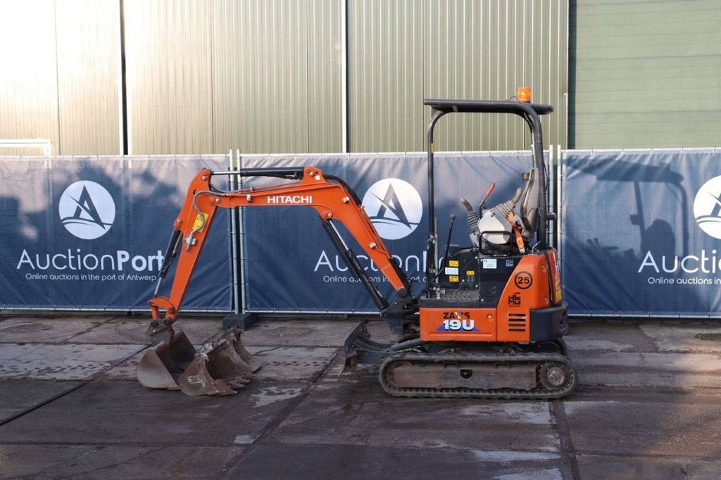 Minibagger des Typs Hitachi ZX19U-6, Gebrauchtmaschine in Antwerpen (Bild 3)