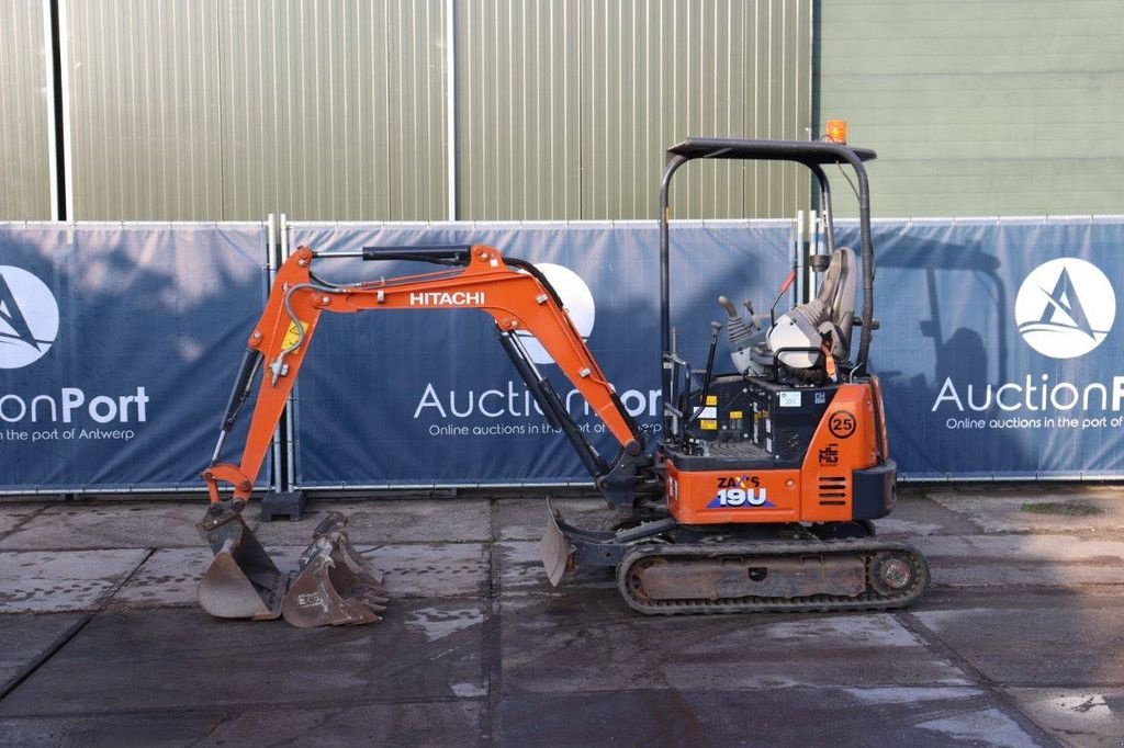 Minibagger des Typs Hitachi ZX19U-6, Gebrauchtmaschine in Antwerpen (Bild 2)