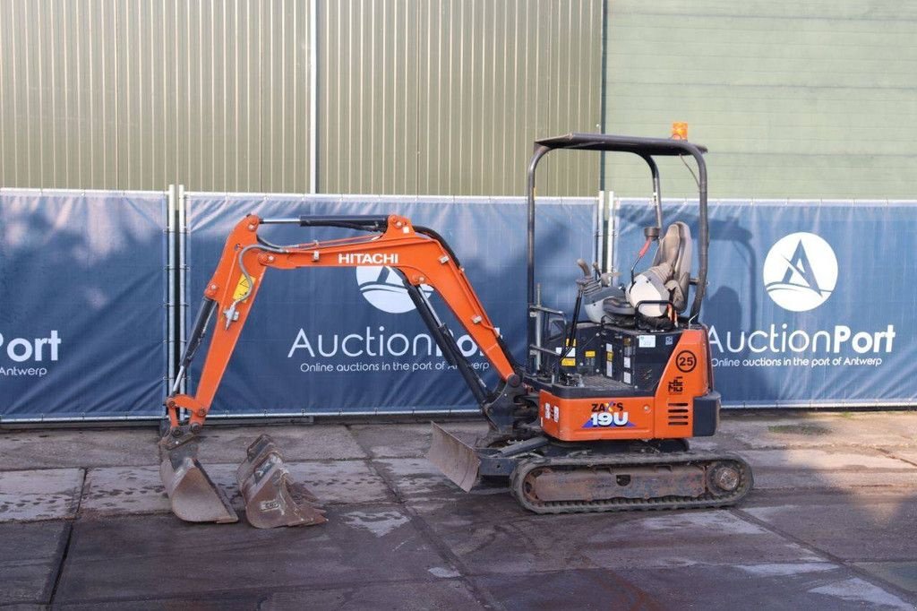 Minibagger des Typs Hitachi ZX19U-6, Gebrauchtmaschine in Antwerpen (Bild 1)