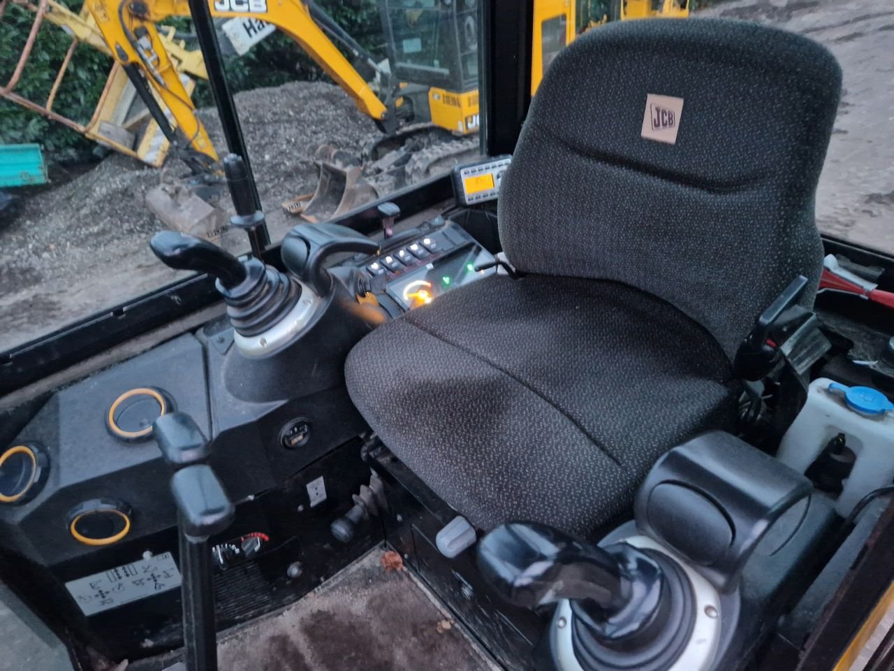 Minibagger des Typs JCB 16, Gebrauchtmaschine in Oirschot (Bild 4)