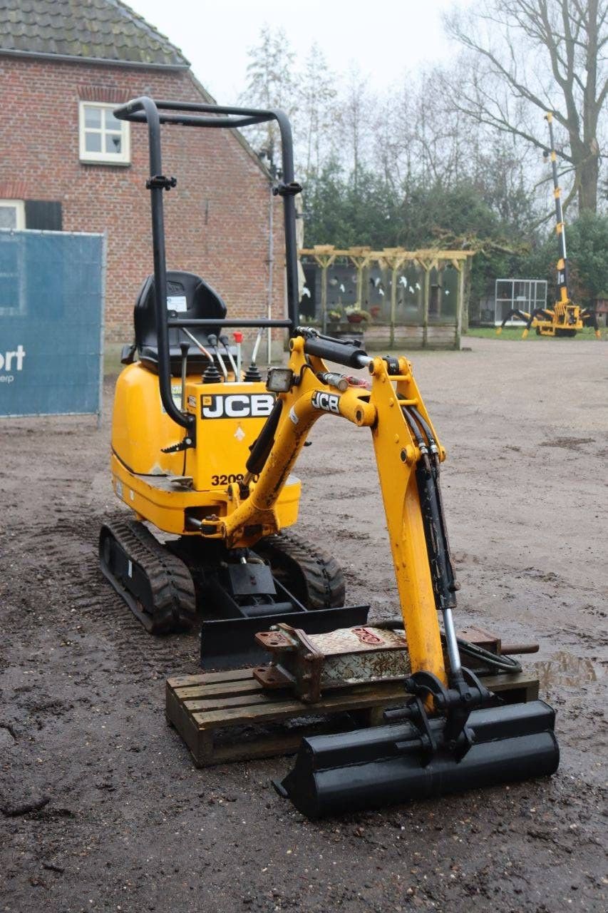 Minibagger del tipo JCB 8008 CT, Gebrauchtmaschine In Antwerpen (Immagine 8)