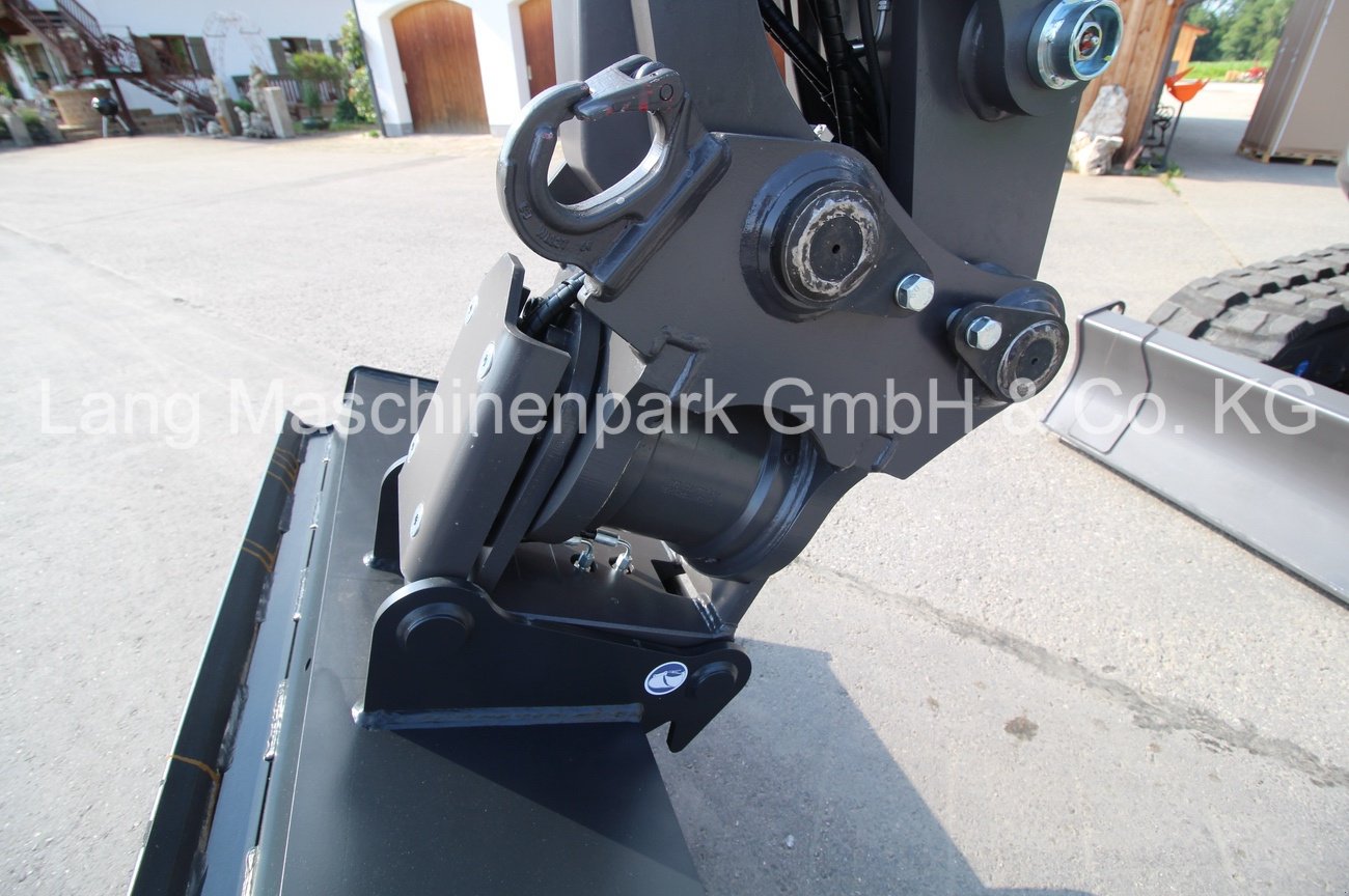 Minibagger des Typs Mecalac 6 MCR inkl. Powertilt & Löffelset, Neumaschine in Petting (Bild 11)
