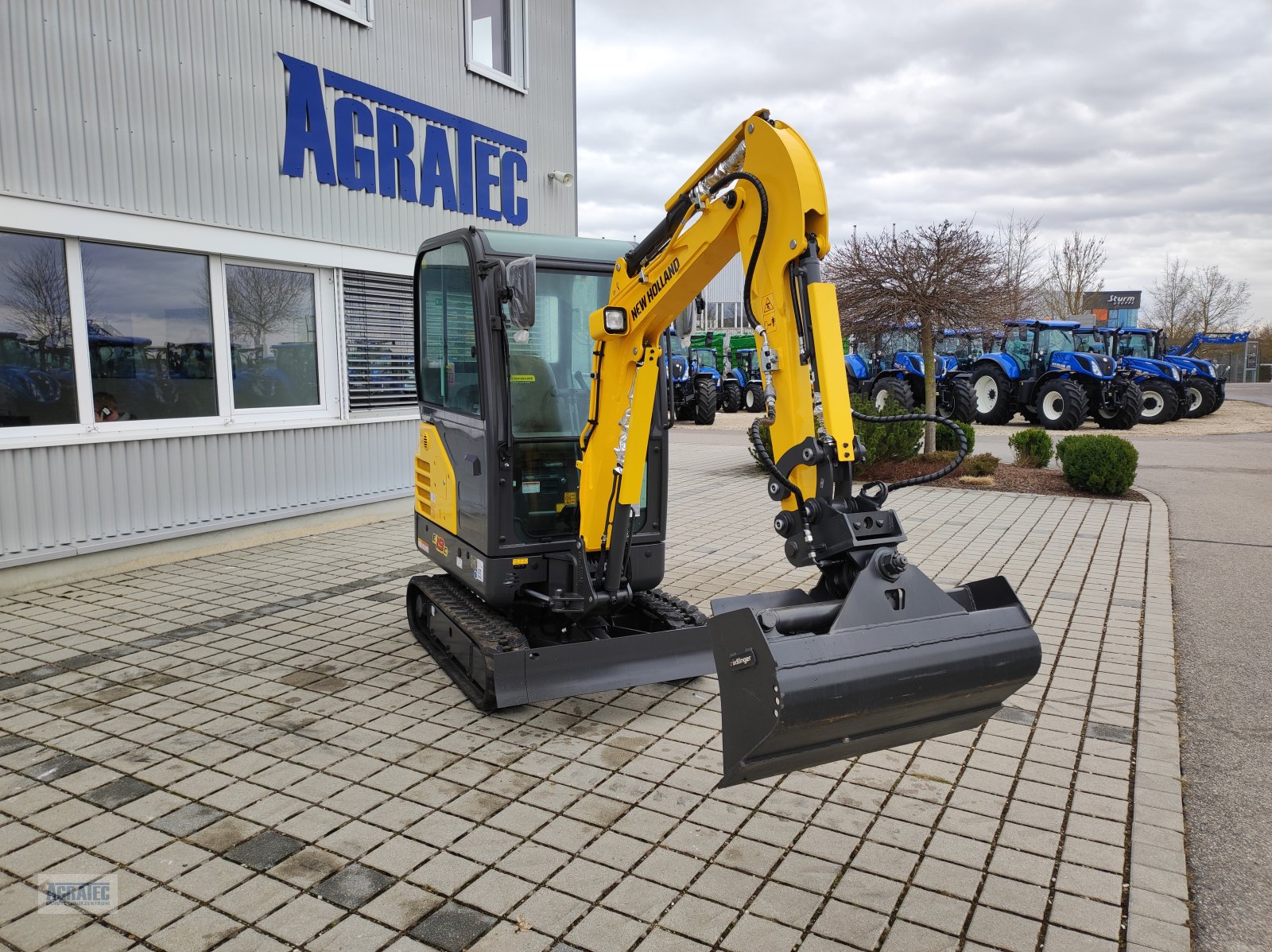 Minibagger a típus New Holland E 19 C, Neumaschine ekkor: Salching bei Straubing (Kép 4)