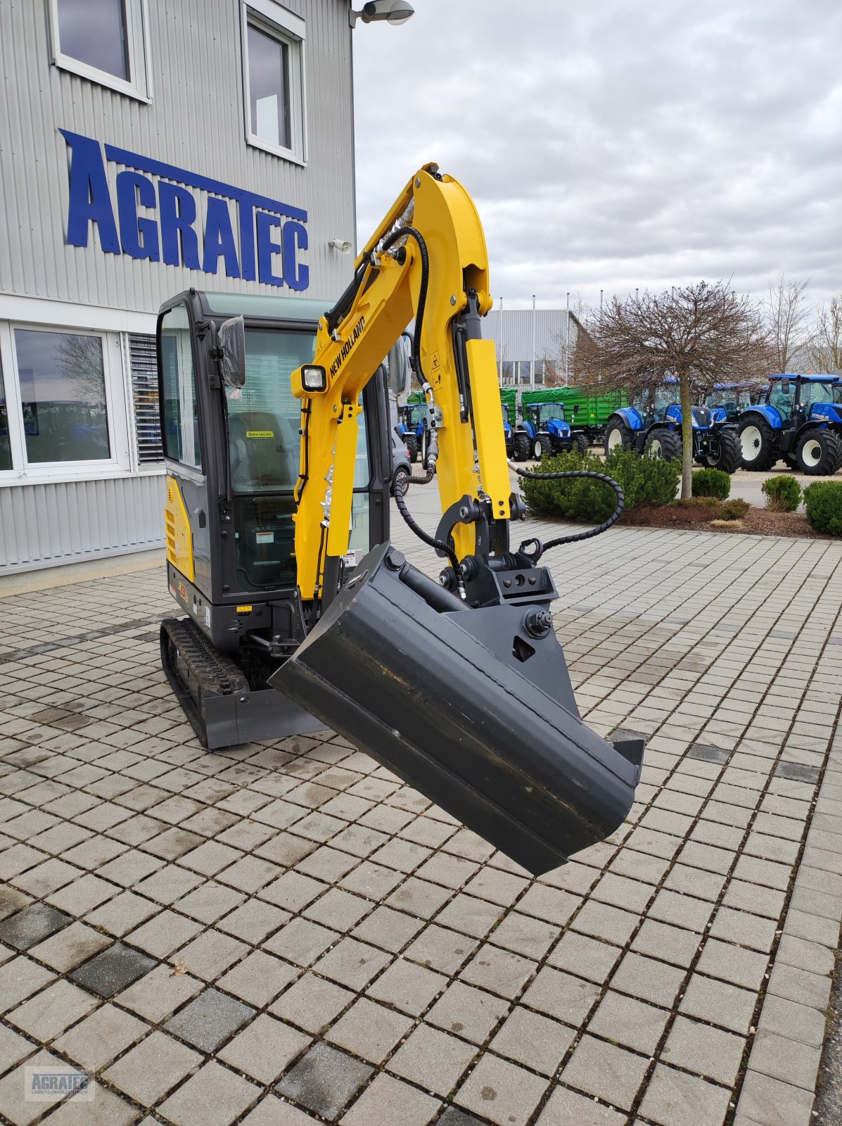 Minibagger des Typs New Holland E 19 C, Neumaschine in Salching bei Straubing (Bild 12)