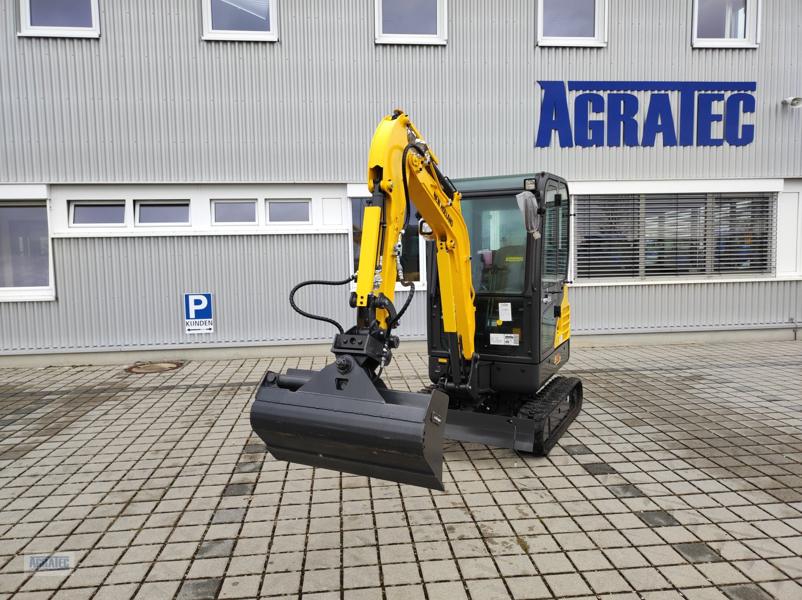 Minibagger des Typs New Holland E 19 C, Neumaschine in Salching bei Straubing (Bild 3)