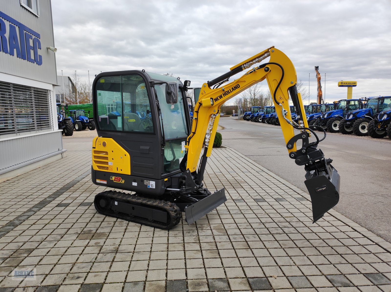 Minibagger a típus New Holland E 19 C, Neumaschine ekkor: Salching bei Straubing (Kép 5)