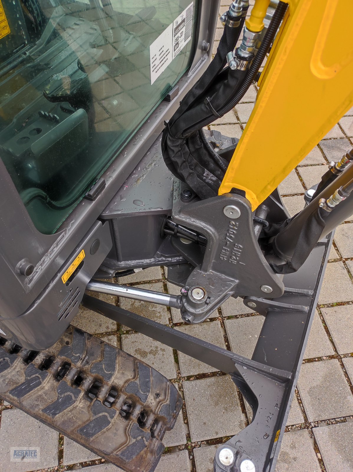 Minibagger des Typs New Holland E 19 C, Neumaschine in Salching bei Straubing (Bild 7)