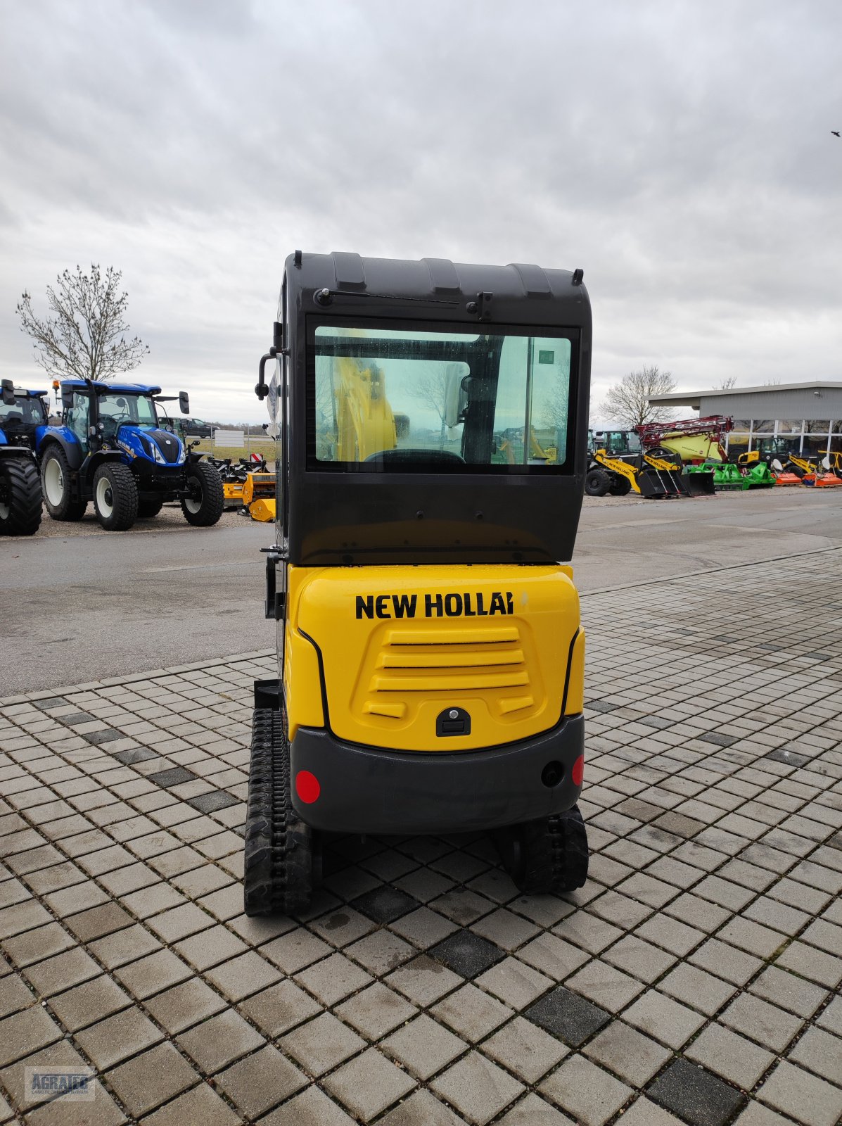 Minibagger des Typs New Holland E 19 C, Neumaschine in Salching bei Straubing (Bild 9)