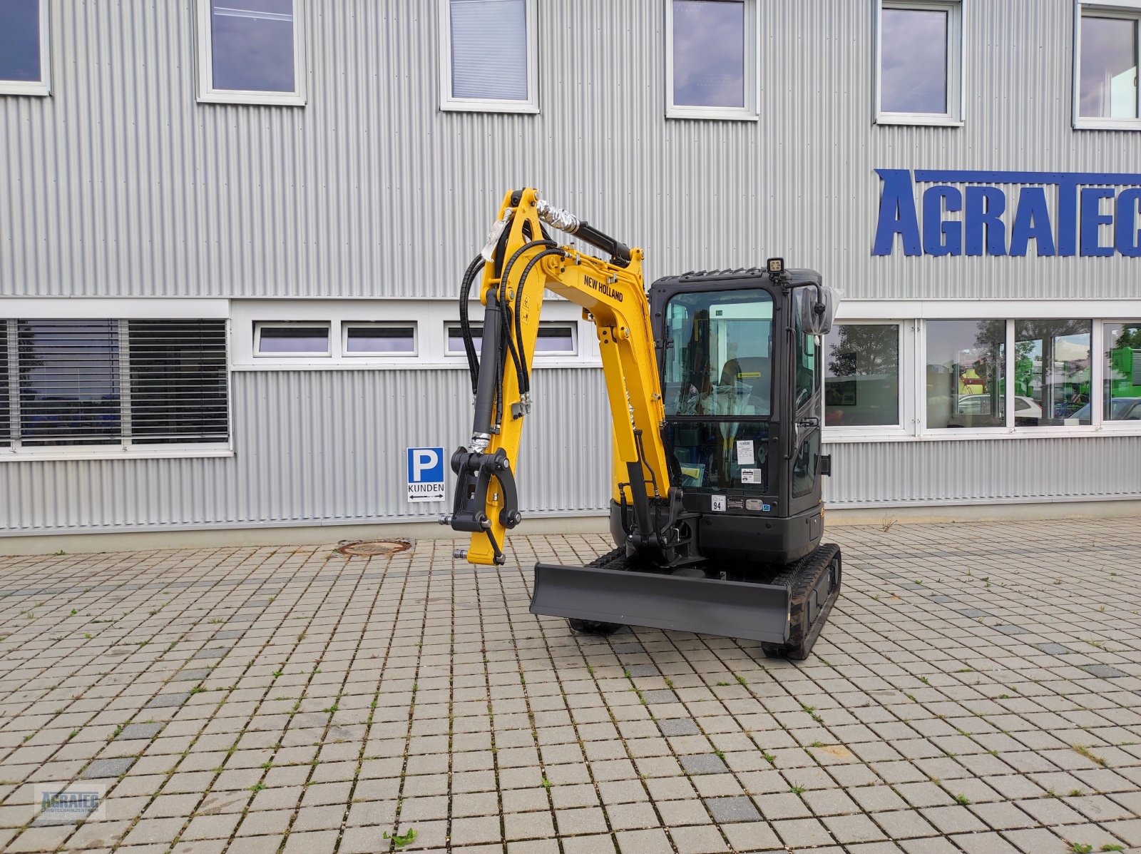 Minibagger a típus New Holland E 26 C, Neumaschine ekkor: Salching bei Straubing (Kép 3)