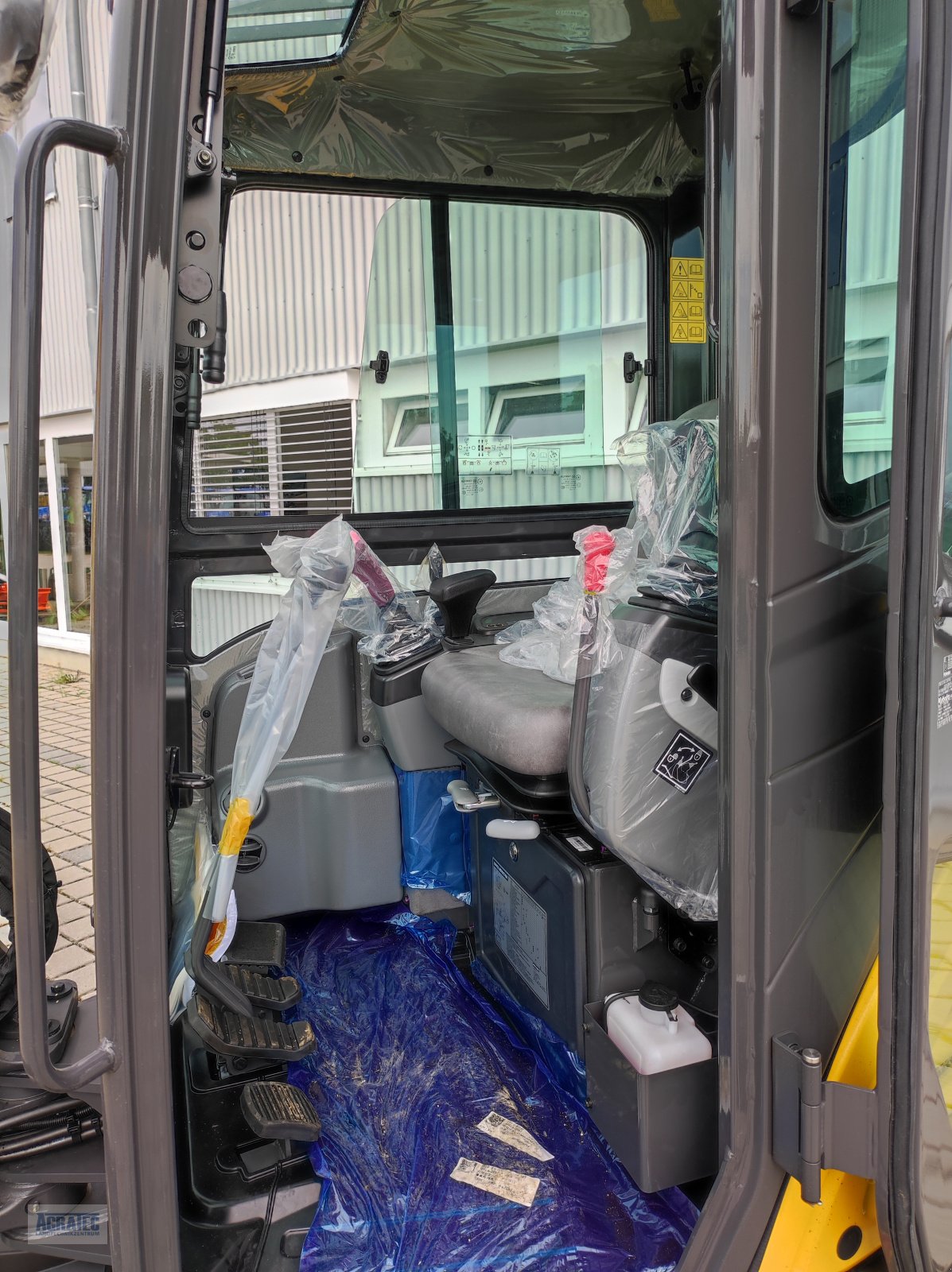 Minibagger a típus New Holland E 26 C, Neumaschine ekkor: Salching bei Straubing (Kép 10)