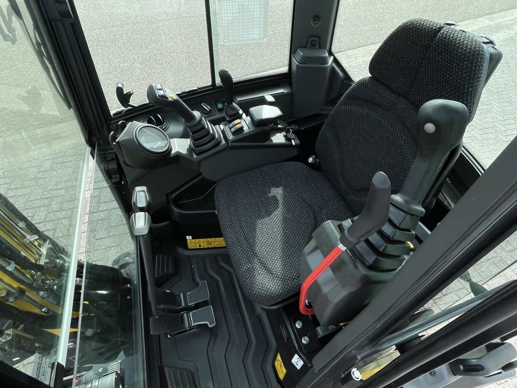 Minibagger des Typs New Holland E20D Minigraver 3 Delige Giek stage V, Neumaschine in BOEKEL (Bild 10)
