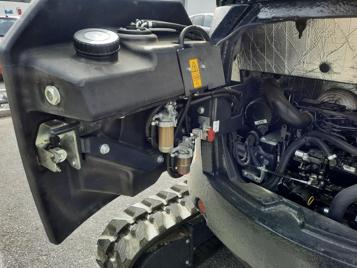 Minibagger des Typs New Holland E25D, Neumaschine in Burgkirchen (Bild 8)