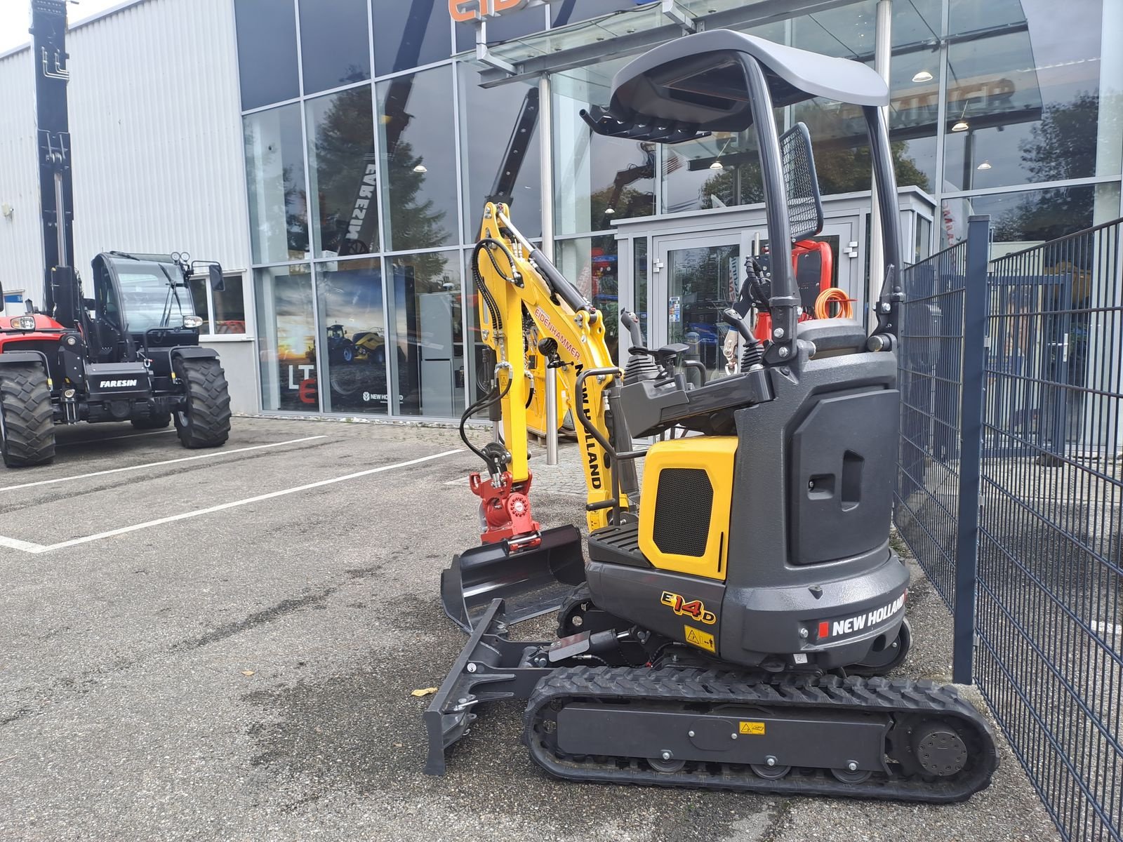 Minibagger des Typs New Holland New Holland E14D Minibagger, Gebrauchtmaschine in Burgkirchen (Bild 4)