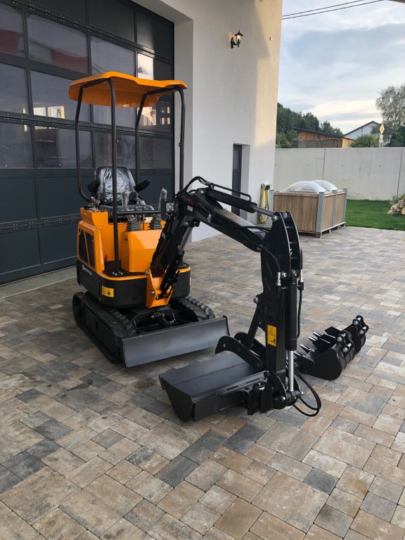 Minibagger des Typs Rhinoceros XN 12, Neumaschine in Rennertshofen (Bild 9)