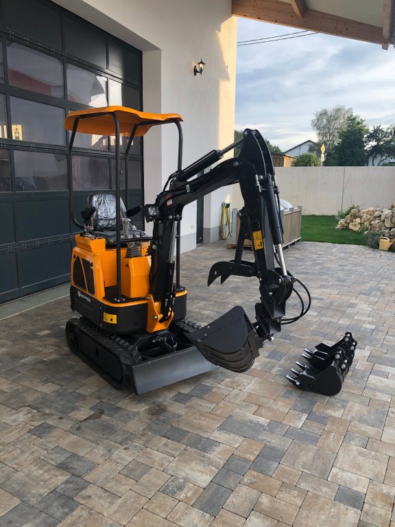 Minibagger des Typs Rhinoceros XN 12, Neumaschine in Rennertshofen (Bild 10)