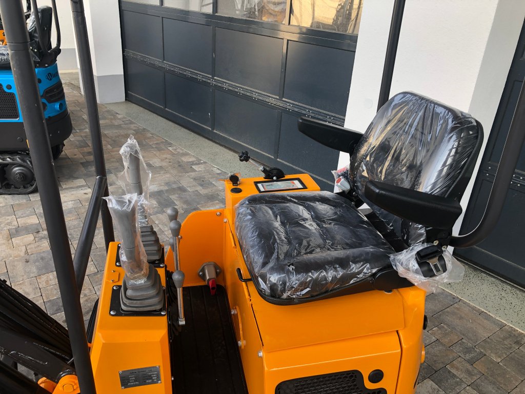 Minibagger des Typs Rhinoceros XN 12, Neumaschine in Rennertshofen (Bild 13)