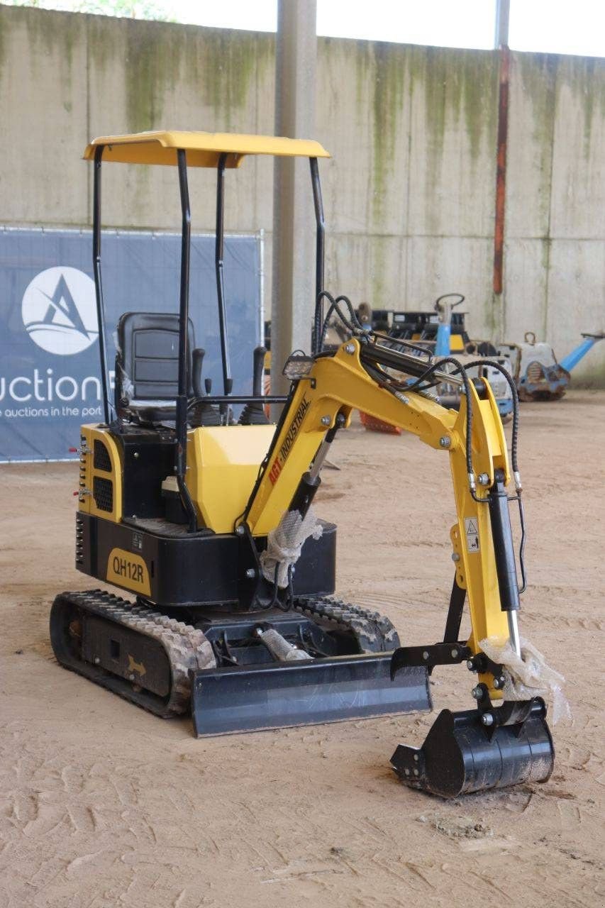 Minibagger типа Sonstige AGT Industrial QH12R, Gebrauchtmaschine в Antwerpen (Фотография 8)