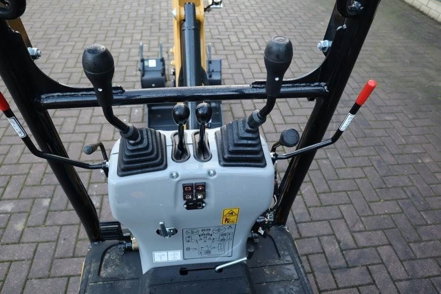 Minibagger of the type Sonstige Cat 300.9D Valid inspection, *Guarantee! Hydr Quickcou, Gebrauchtmaschine in Groenlo (Picture 3)
