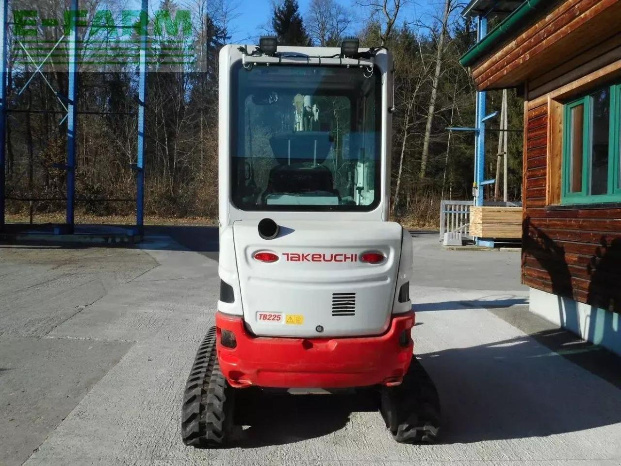 Minibagger des Typs Takeuchi tb 225 ( 2.400kg ) mit hydr. verstellfahrwerk, Gebrauchtmaschine in ST. NIKOLAI/DR. (Bild 3)