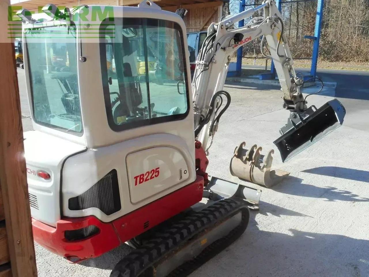 Minibagger des Typs Takeuchi tb 225 ( 2.400kg ) mit hydr. verstellfahrwerk, Gebrauchtmaschine in ST. NIKOLAI/DR. (Bild 4)