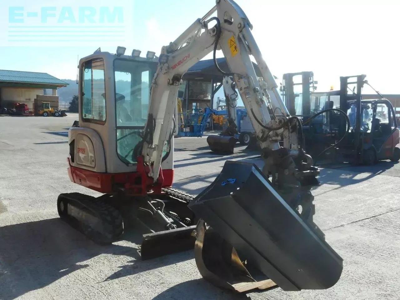 Minibagger des Typs Takeuchi tb 225 ( 2.400kg ) mit hydr. verstellfahrwerk, Gebrauchtmaschine in ST. NIKOLAI/DR. (Bild 5)