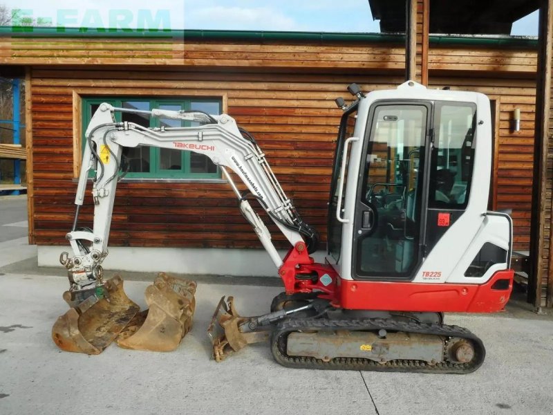 Minibagger del tipo Takeuchi tb 225 mit powertilt + 3 löffel ( 2.400 kg ), Gebrauchtmaschine en ST. NIKOLAI/DR. (Imagen 1)