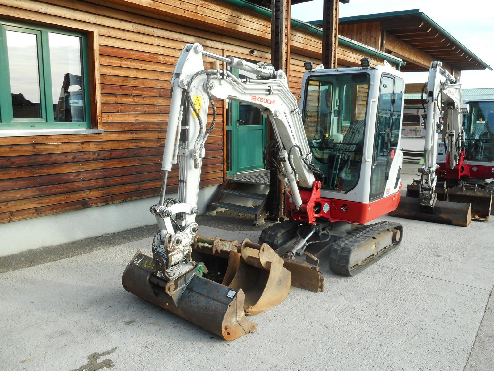 Minibagger typu Takeuchi TB 225 mit POWERTILT + 3 Löffel ( 2.400 kg ), Gebrauchtmaschine v St. Nikolai ob Draßling (Obrázek 2)