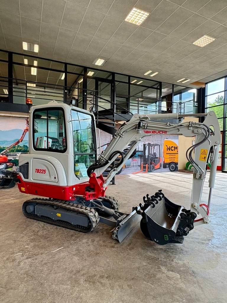 Minibagger del tipo Takeuchi TB 225, Neumaschine In Booischot (Immagine 4)