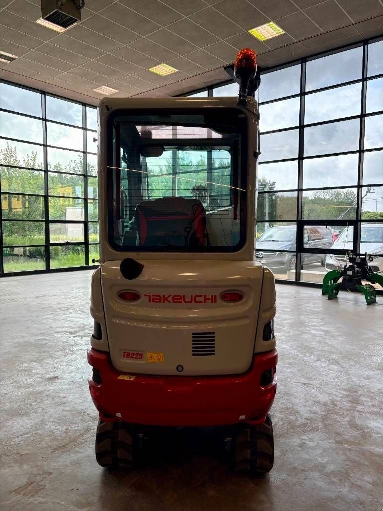 Minibagger del tipo Takeuchi TB 225, Neumaschine In Booischot (Immagine 8)