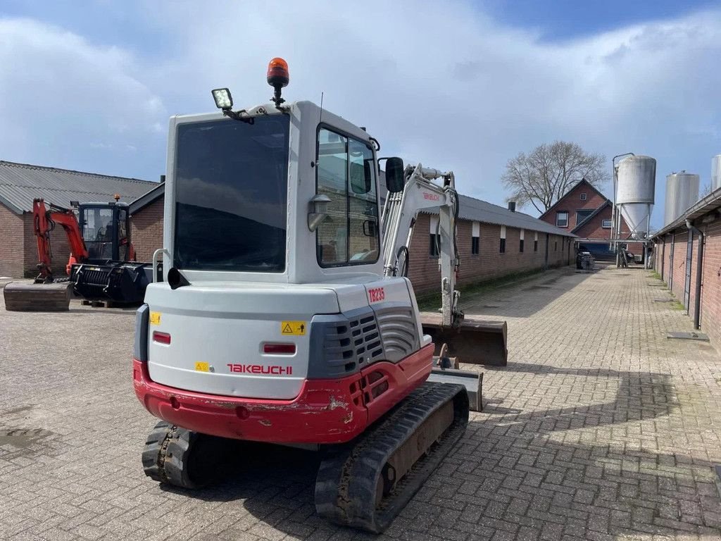 Minibagger типа Takeuchi TB 235 Graafmachine, Gebrauchtmaschine в Lunteren (Фотография 4)