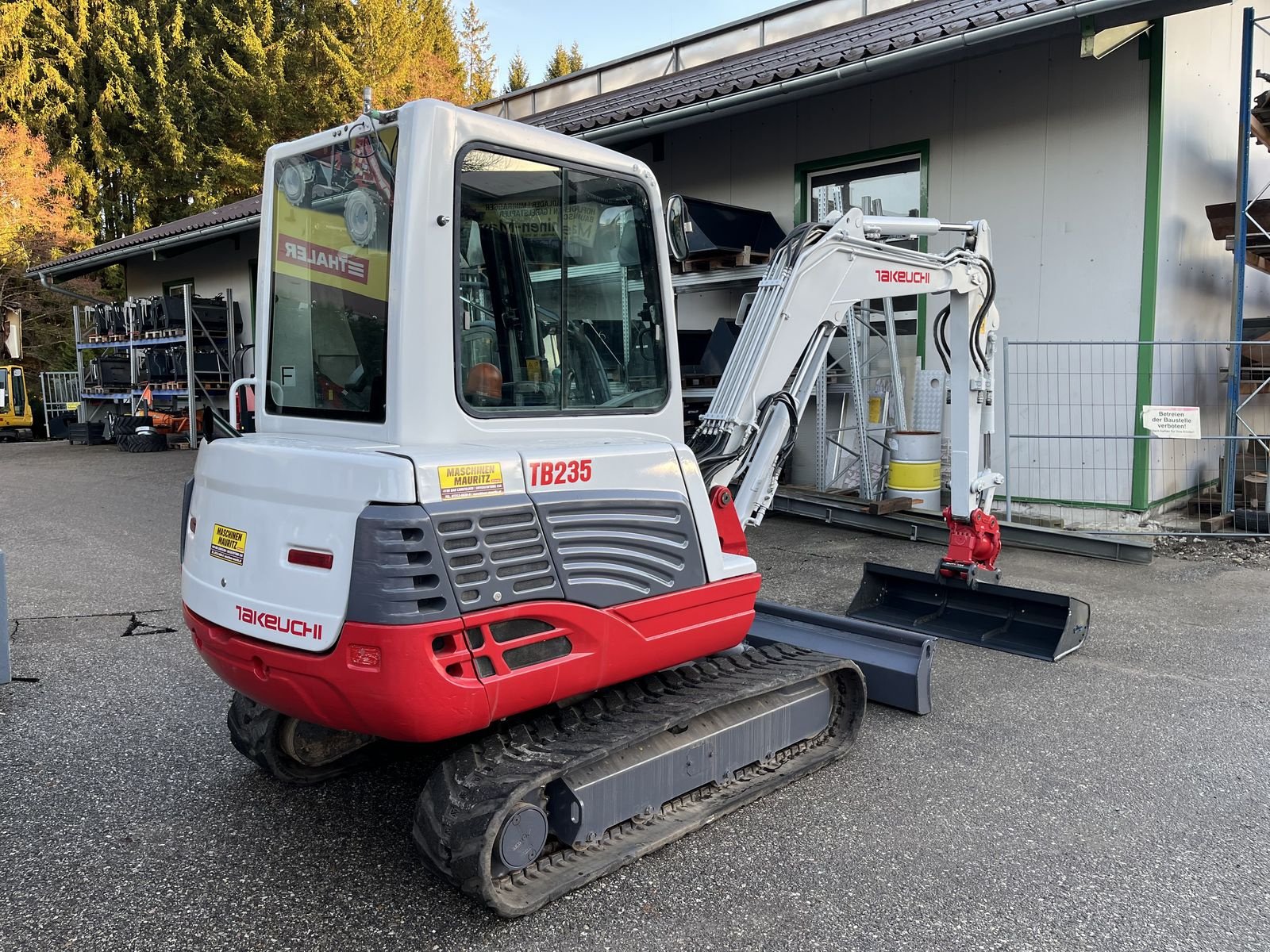 Minibagger типа Takeuchi TB 235 mit Powertilt, Gebrauchtmaschine в Bad Leonfelden (Фотография 3)
