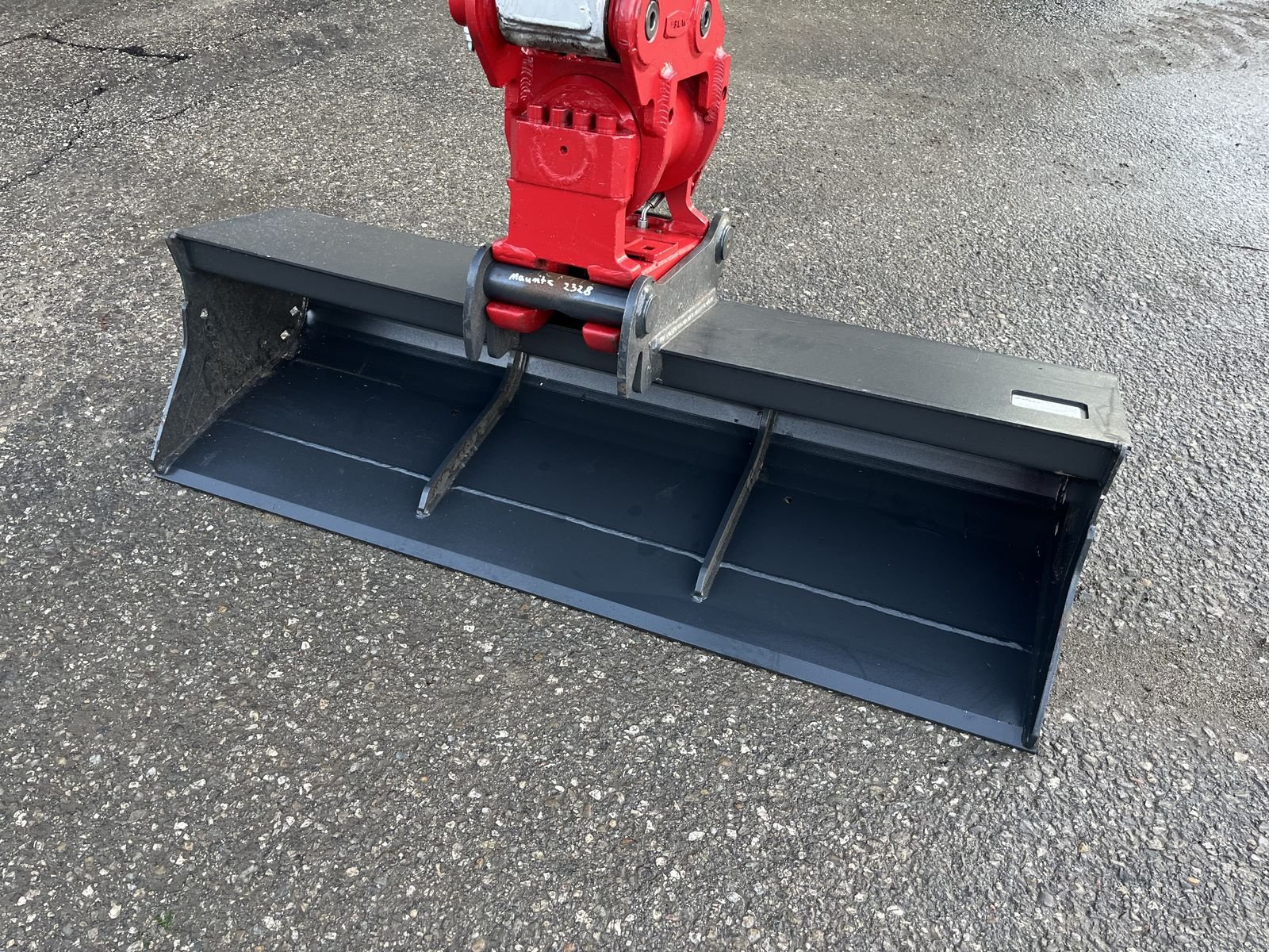 Minibagger типа Takeuchi TB 235 mit Powertilt, Gebrauchtmaschine в Bad Leonfelden (Фотография 4)