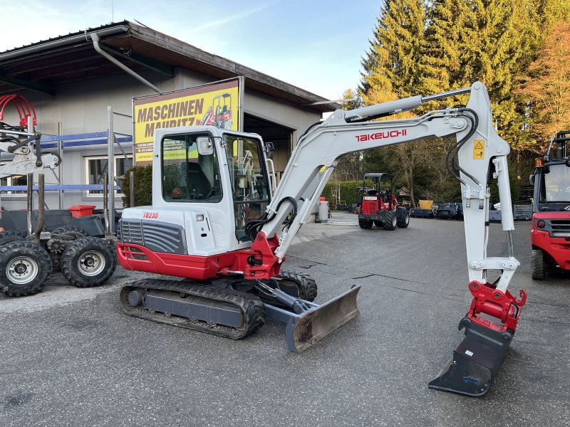 Minibagger des Typs Takeuchi TB 235 mit Powertilt, Gebrauchtmaschine in Bad Leonfelden (Bild 1)
