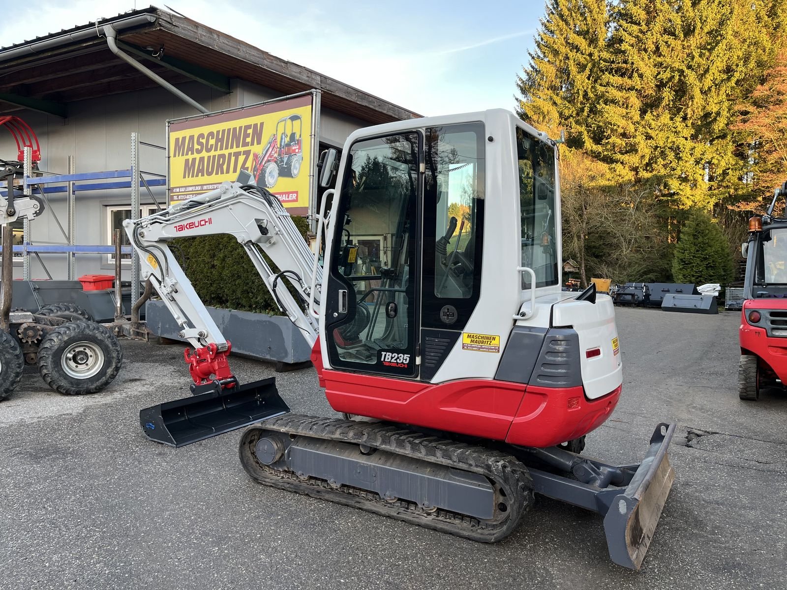 Minibagger типа Takeuchi TB 235 mit Powertilt, Gebrauchtmaschine в Bad Leonfelden (Фотография 8)
